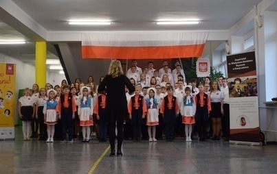 Zdjęcie do Uczniowie ze Starej Łubianki wzięli udział w konkursie "Do Hymnu"